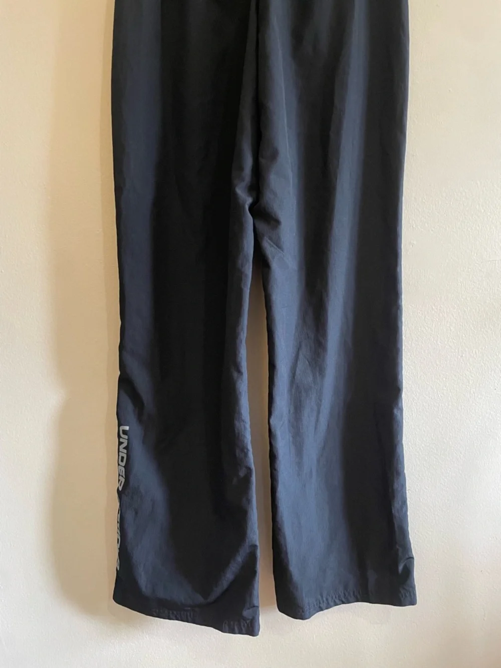 Under Armour Black Lightweight Track Pants – Size Small GUC *Flaw - Picture 11 of 16